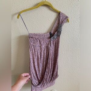 Free people one side off shoulder with appliqué top 🌴